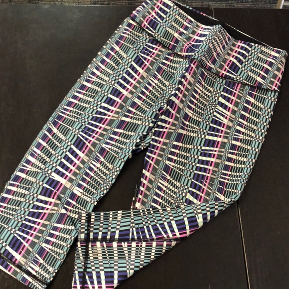 Victoria Secret Sport Crops - Picture 1 of 3